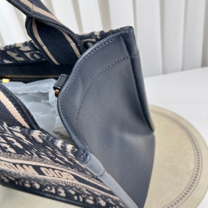 DIOR迪奧  Booktote藍色老花刺繡拼皮托特包手提斜挎包 內裡整潔 容量大 外出日常都適合-20