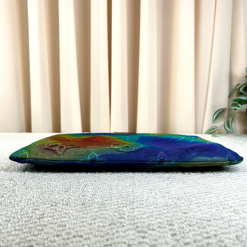 LV路易威登2054系列 pouch熱感應系列炫彩限量手包 雙面可使用 一面低調 一面高調 雙面黑色五金拉鏈 設計超棒 絕對不會撞款-4