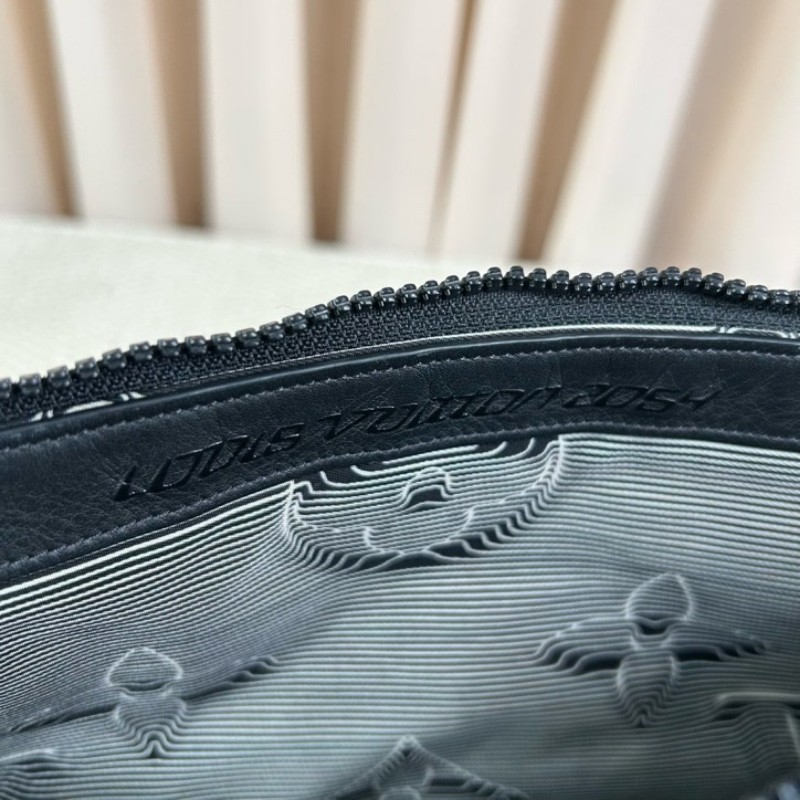 LV路易威登2054系列 pouch熱感應系列炫彩限量手包 雙面可使用 一面低調 一面高調 雙面黑色五金拉鏈 設計超棒 絕對不會撞款-19