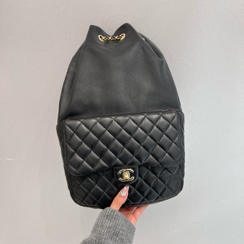 Chanel黑金羊皮束口雙肩包