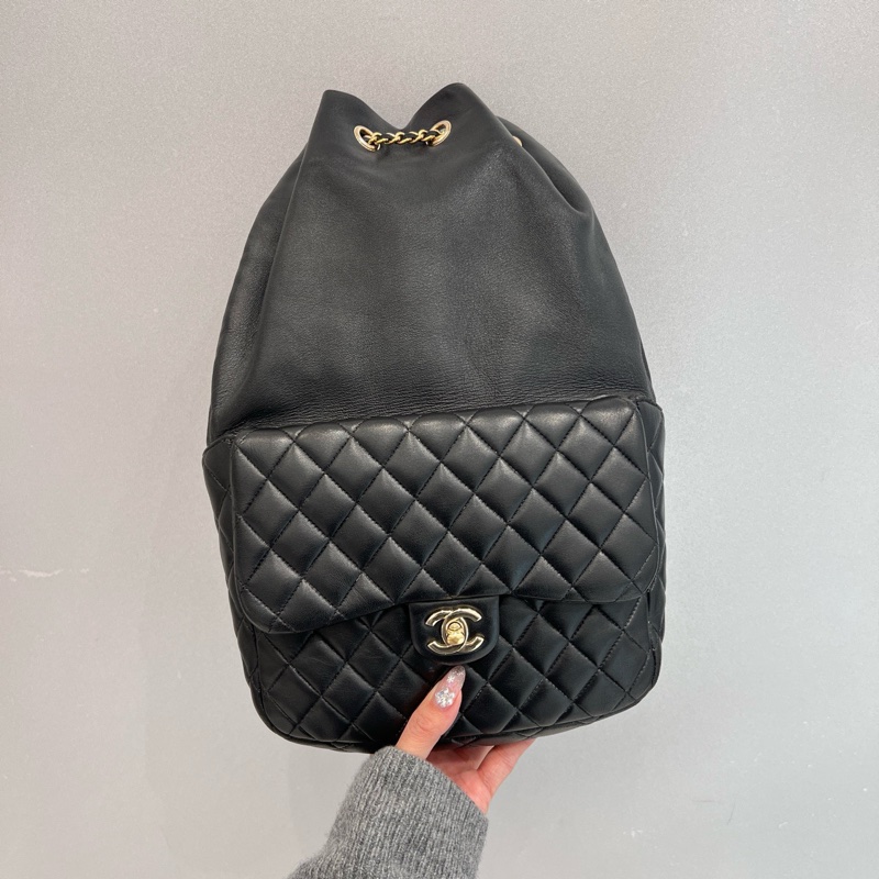 Chanel黑金羊皮束口雙肩包-0