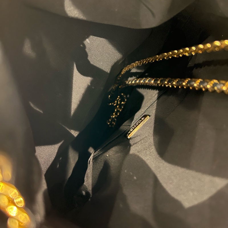 Chanel黑金羊皮束口雙肩包-3