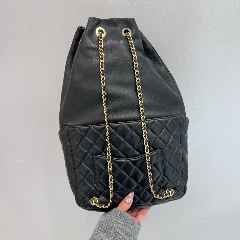 Chanel黑金羊皮束口雙肩包-4