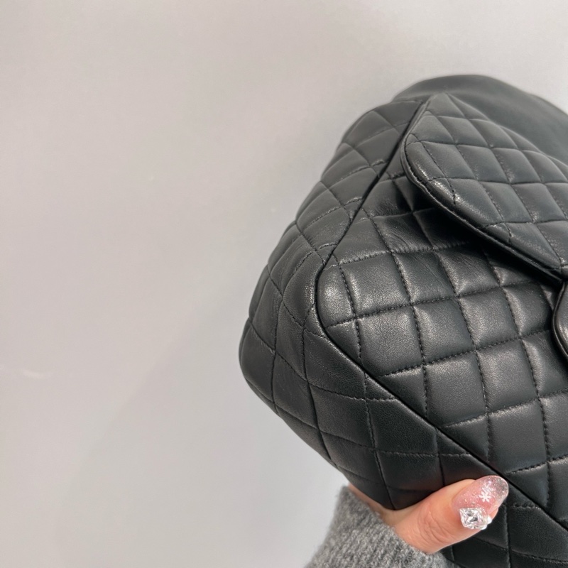 Chanel黑金羊皮束口雙肩包-6