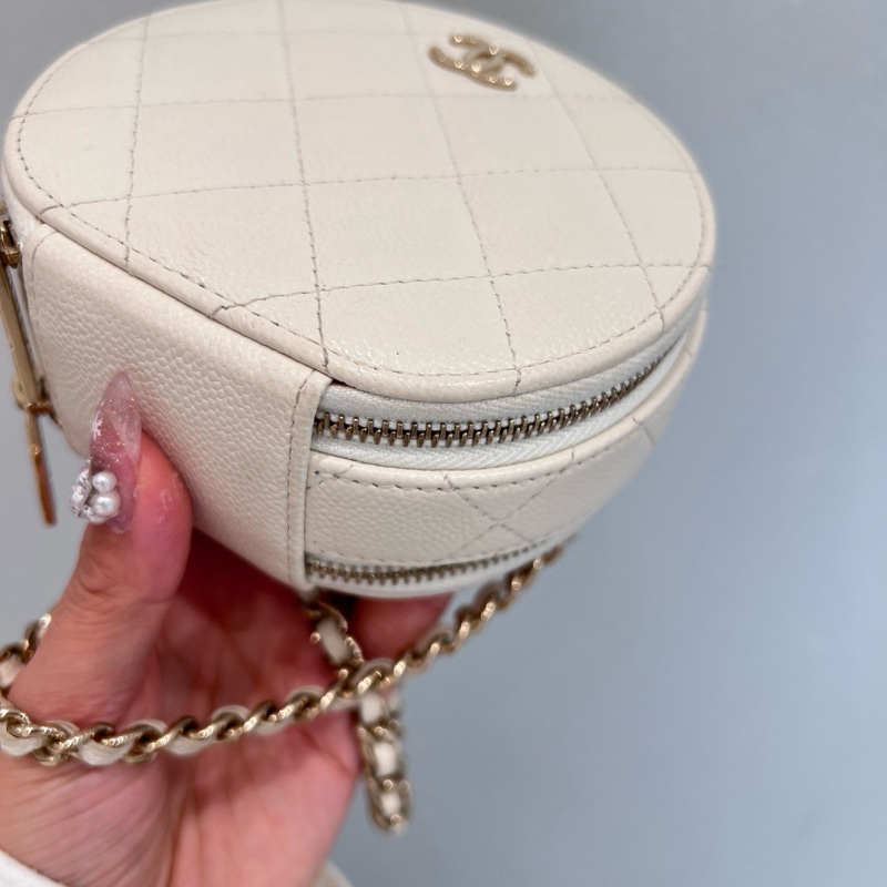 Chanel白色圓餅包 mini-2