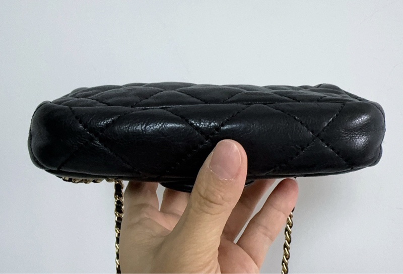 Chanel黑金滾邊mini鏈條包-5