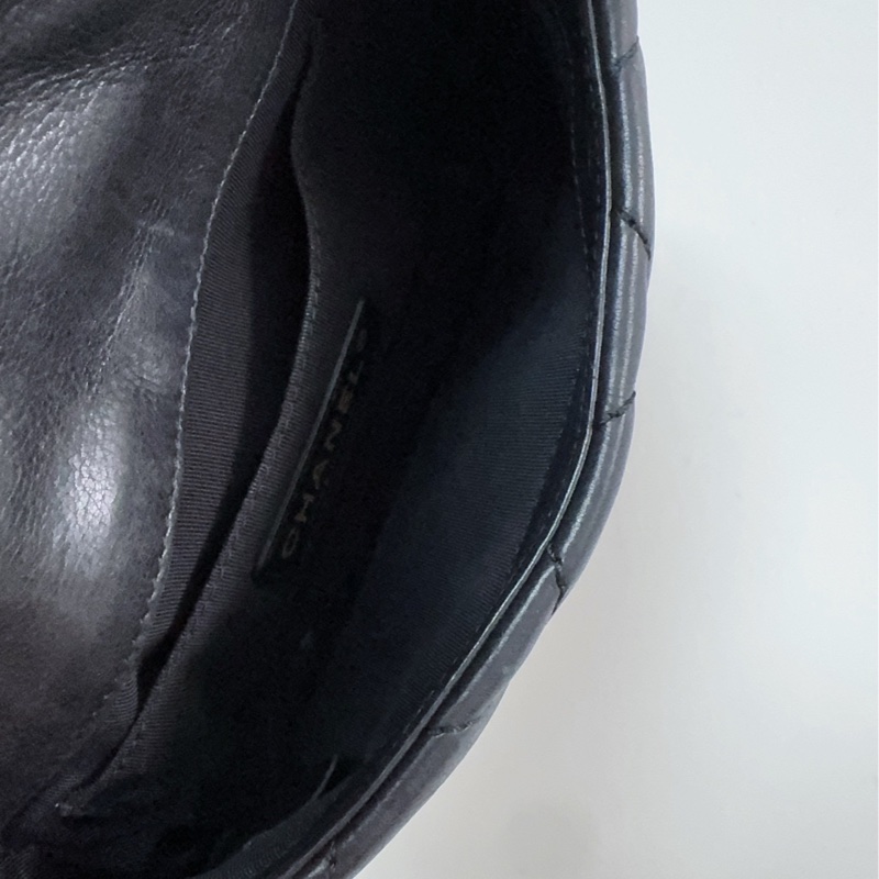 Chanel黑金滾邊mini鏈條包-6