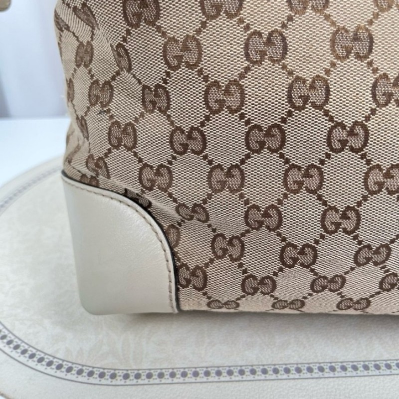 Gucci古馳 白色竹節掛墜手提斜挎單肩包 經典雙G印花圖案 愛心金屬環扣設計 配有可調節肩帶 包身帆布材質 米白色皮質拼接-9