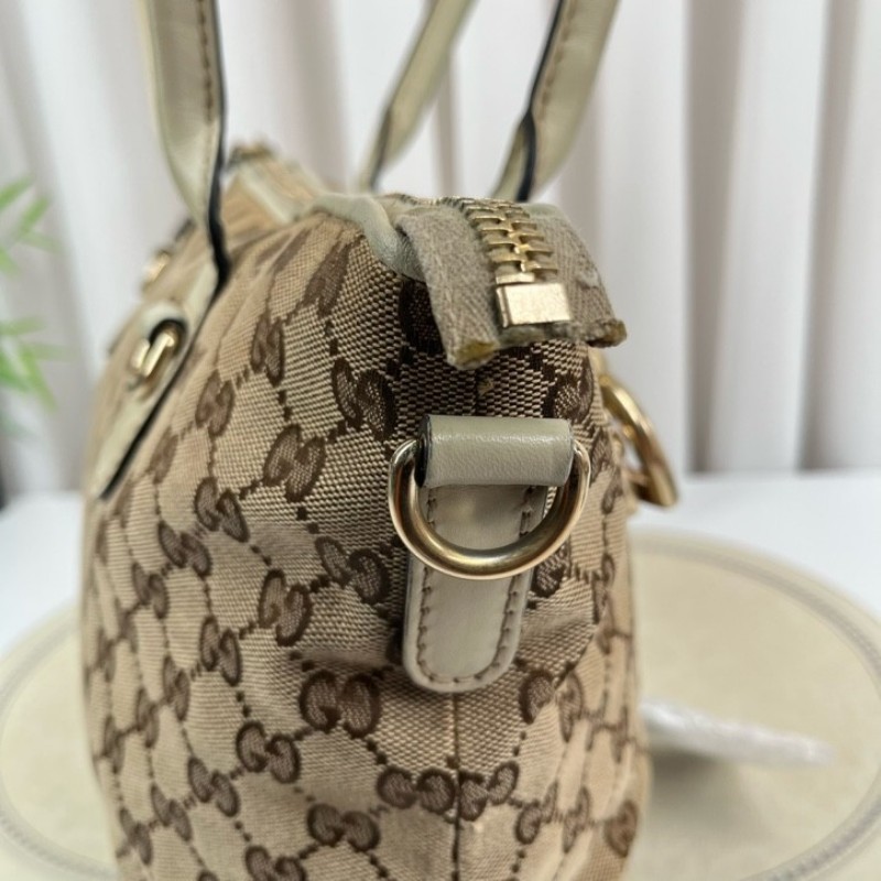 Gucci古馳 白色竹節掛墜手提斜挎單肩包 經典雙G印花圖案 愛心金屬環扣設計 配有可調節肩帶 包身帆布材質 米白色皮質拼接-19