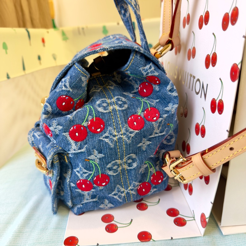 LVxTM 村上隆 限量版 微笑櫻桃刺繡牛仔後背包 m13679-5