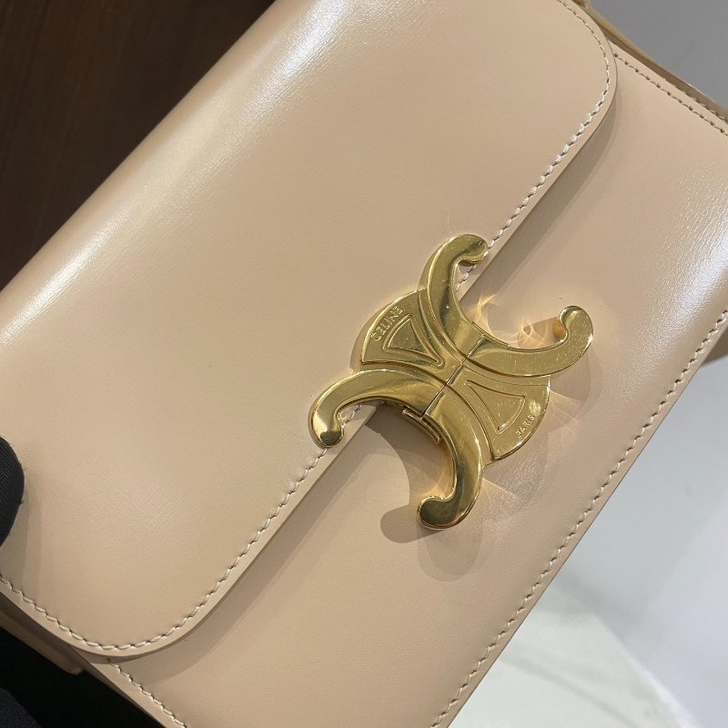 Celine / 賽琳 Teen Triomphe 金屬鎖扣可調節肩帶 亮澤牛皮革 斜挎單肩包 裸粉色-3
