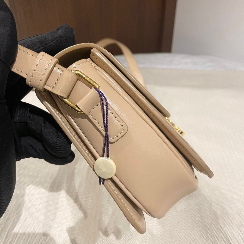 Celine / 賽琳 Teen Triomphe 金屬鎖扣可調節肩帶 亮澤牛皮革 斜挎單肩包 裸粉色-5