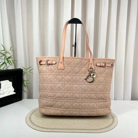 DIOR迪奥 中古粉色戴妃单肩包托特包购物袋 超级粉嫩的一只 包型立挺 容量大 日常出行都适合