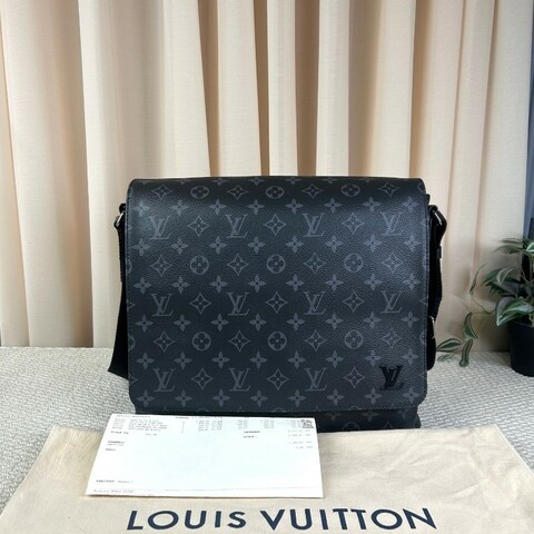 nzx lv ZZZ LV路易威登 District系列黑武士郵差包 經典老花 黑色配色 單肩斜挎都可以 容量大 日常通勤、出差都很實用
