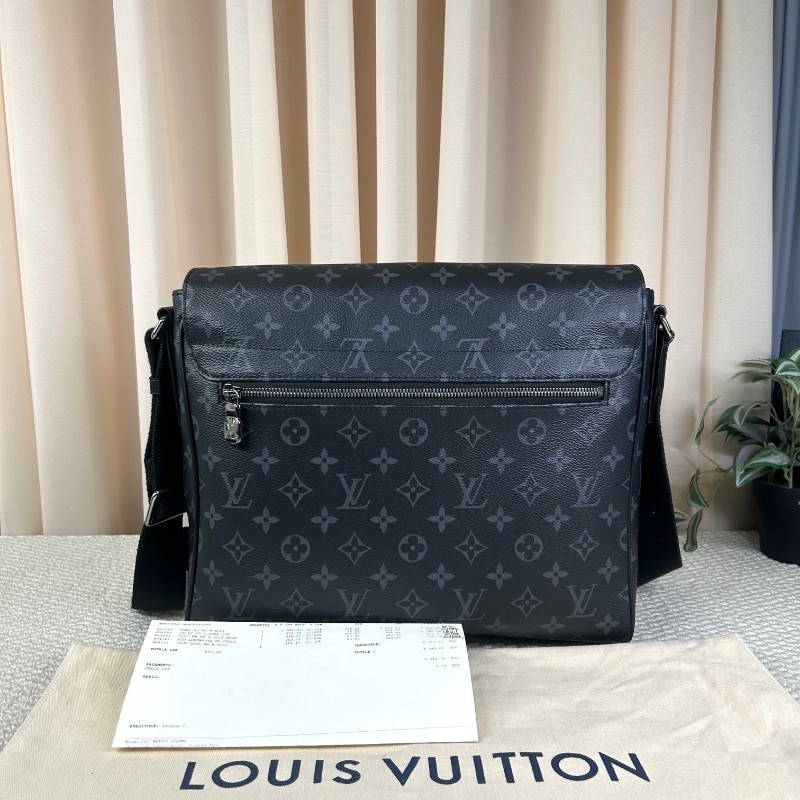 nzx lv ZZZ LV路易威登 District系列黑武士郵差包 經典老花 黑色配色 單肩斜挎都可以 容量大 日常通勤、出差都很實用-1