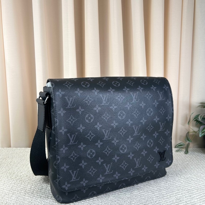 nzx lv ZZZ LV路易威登 District系列黑武士郵差包 經典老花 黑色配色 單肩斜挎都可以 容量大 日常通勤、出差都很實用-2