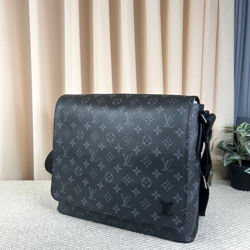 nzx lv ZZZ LV路易威登 District系列黑武士郵差包 經典老花 黑色配色 單肩斜挎都可以 容量大 日常通勤、出差都很實用-3