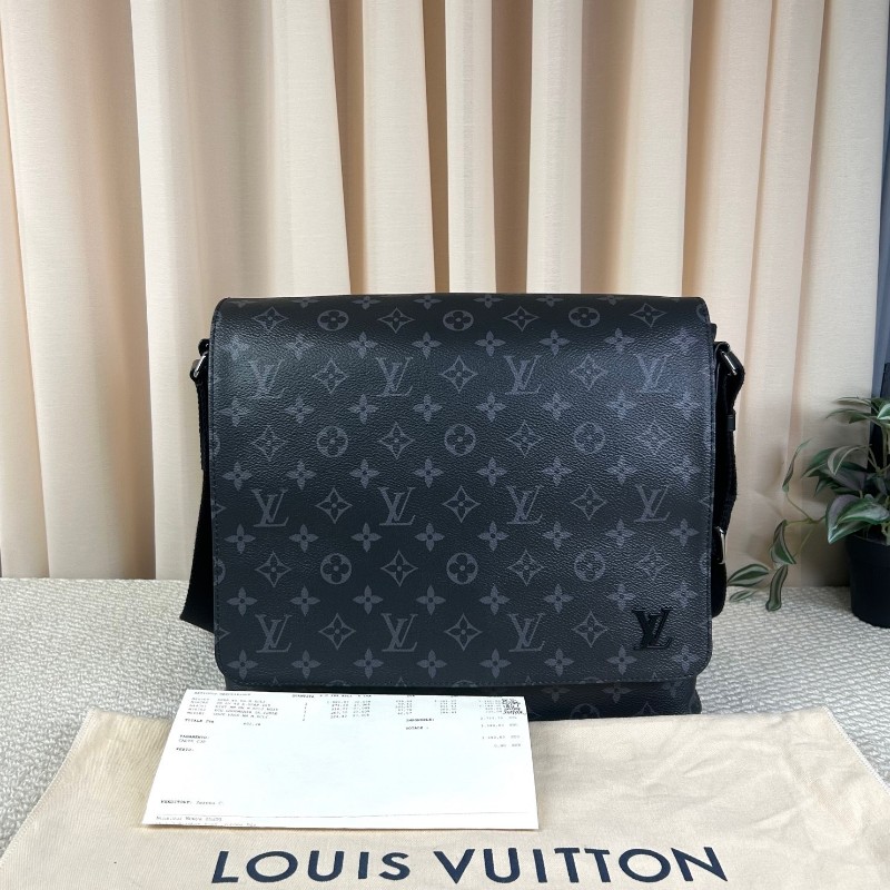 nzx lv ZZZ LV路易威登 District系列黑武士郵差包 經典老花 黑色配色 單肩斜挎都可以 容量大 日常通勤、出差都很實用-5