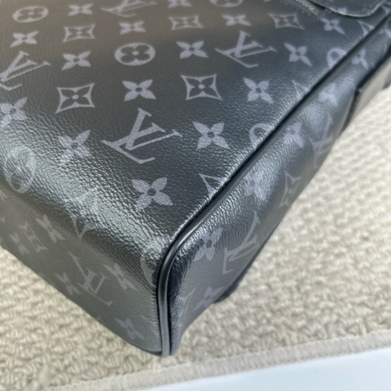 nzx lv ZZZ LV路易威登 District系列黑武士郵差包 經典老花 黑色配色 單肩斜挎都可以 容量大 日常通勤、出差都很實用-9