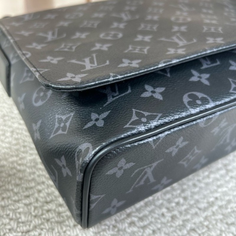 nzx lv ZZZ LV路易威登 District系列黑武士郵差包 經典老花 黑色配色 單肩斜挎都可以 容量大 日常通勤、出差都很實用-11