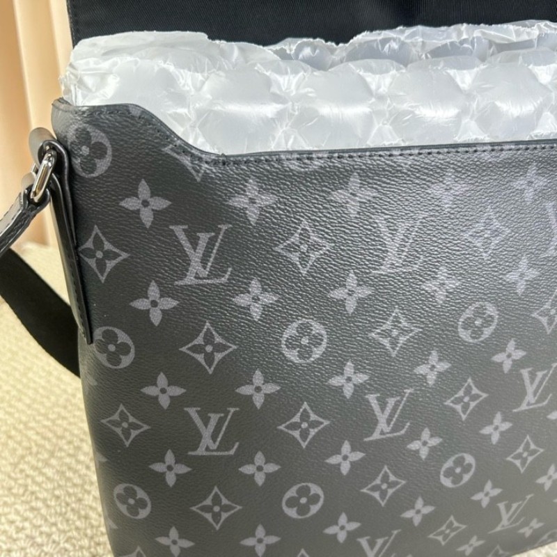 nzx lv ZZZ LV路易威登 District系列黑武士郵差包 經典老花 黑色配色 單肩斜挎都可以 容量大 日常通勤、出差都很實用-14