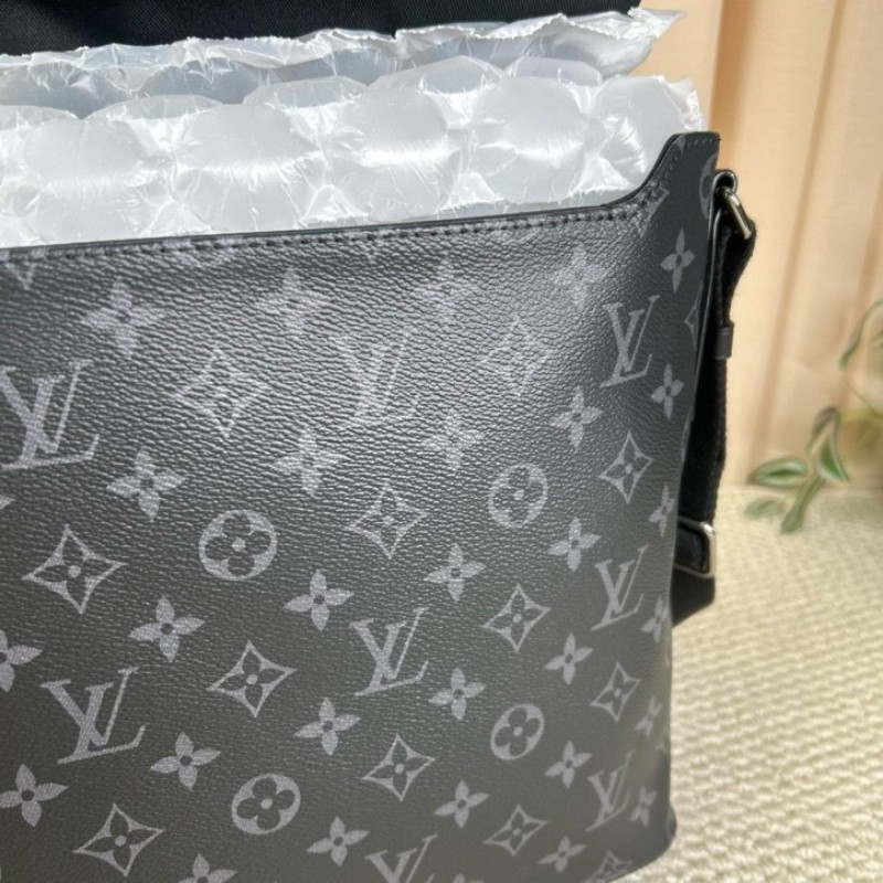 nzx lv ZZZ LV路易威登 District系列黑武士郵差包 經典老花 黑色配色 單肩斜挎都可以 容量大 日常通勤、出差都很實用-15