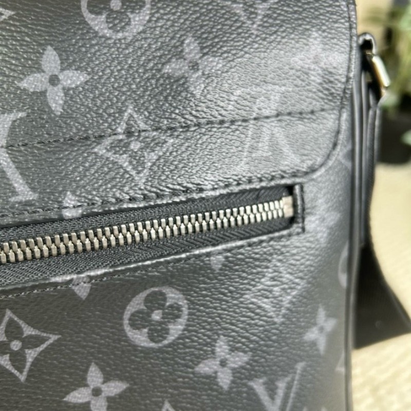 nzx lv ZZZ LV路易威登 District系列黑武士郵差包 經典老花 黑色配色 單肩斜挎都可以 容量大 日常通勤、出差都很實用-22