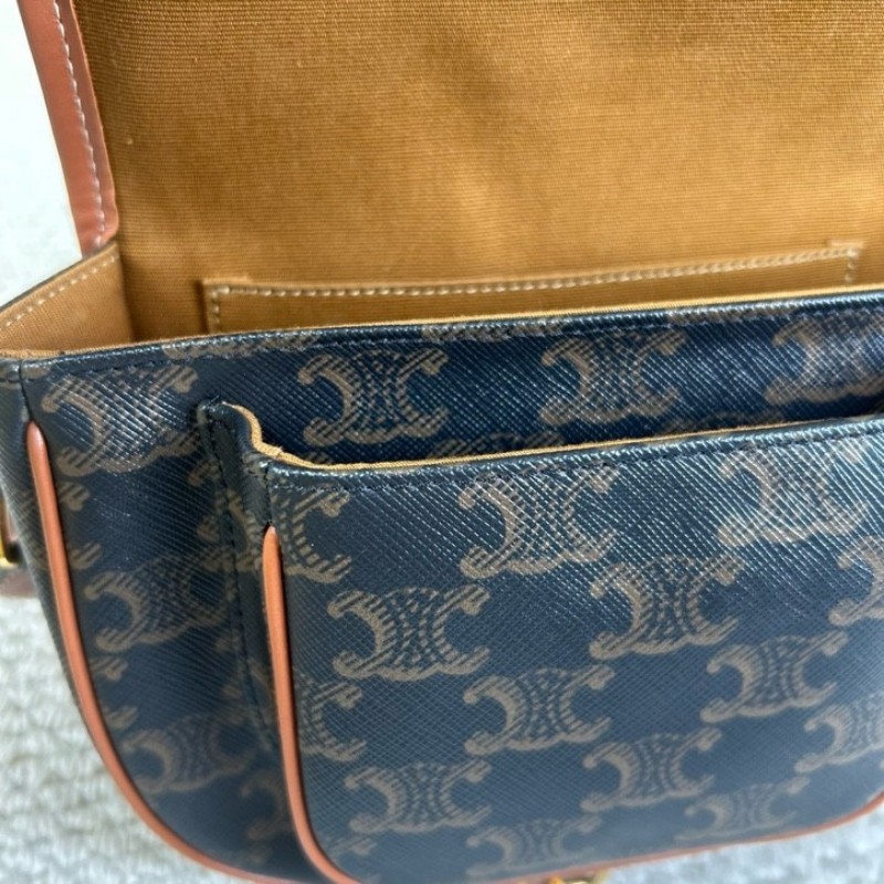 Celine賽琳凱旋門老花馬鞍包 經典Folco系列 黑棕配色 五金亮 肩帶可調節 單肩斜挎都可以 容量日常通勤、逛街都很實用-13