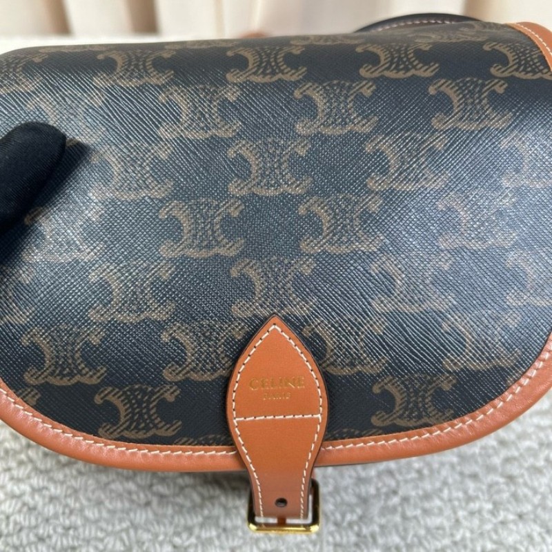 Celine賽琳凱旋門老花馬鞍包 經典Folco系列 黑棕配色 五金亮 肩帶可調節 單肩斜挎都可以 容量日常通勤、逛街都很實用-20