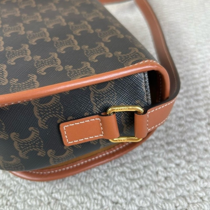 Celine賽琳凱旋門老花馬鞍包 經典Folco系列 黑棕配色 五金亮 肩帶可調節 單肩斜挎都可以 容量日常通勤、逛街都很實用-22