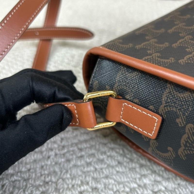 Celine賽琳凱旋門老花馬鞍包 經典Folco系列 黑棕配色 五金亮 肩帶可調節 單肩斜挎都可以 容量日常通勤、逛街都很實用-24