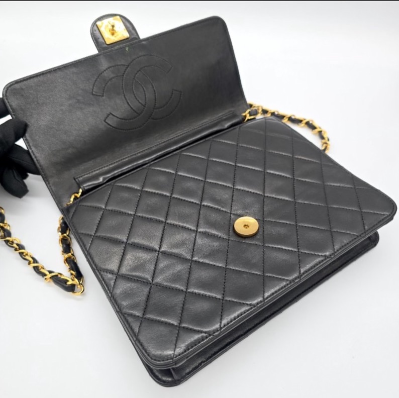 Chanel Vintage Classic Flap CF22 黑色羊皮肩背包-11