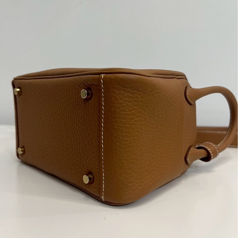 Hermes Mini Lindy 二代 金棕金 剛抱出來沒多久-6