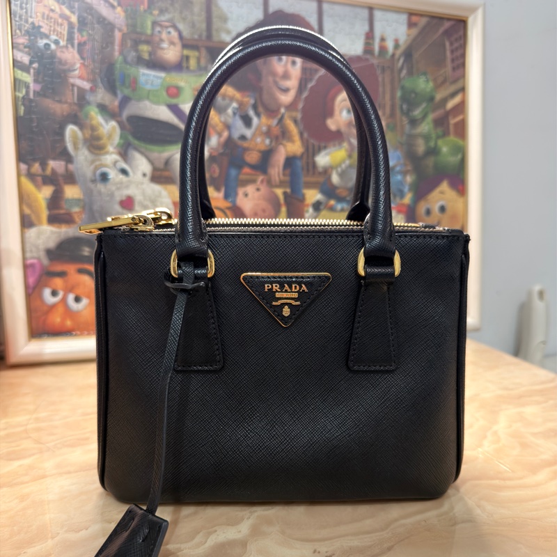 Prada Galleria nano 殺手包 （小號）黑金防刮牛皮-1