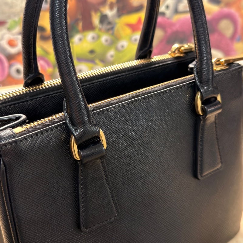 Prada Galleria nano 殺手包 （小號）黑金防刮牛皮-16