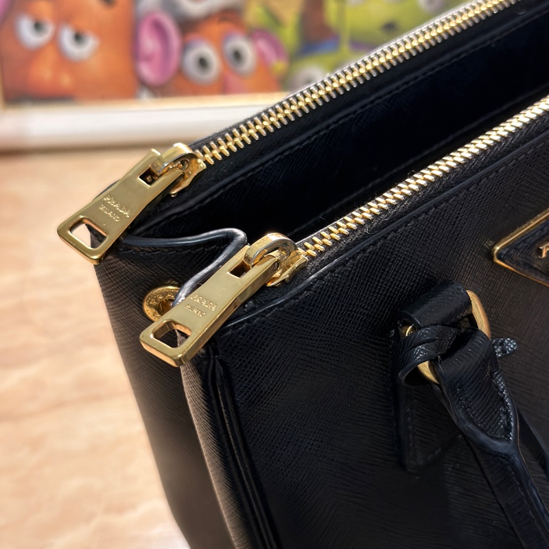 Prada Galleria nano 殺手包 （小號）黑金防刮牛皮-18
