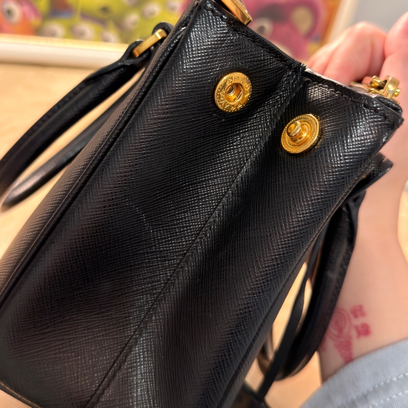 Prada Galleria nano 殺手包 （小號）黑金防刮牛皮-20