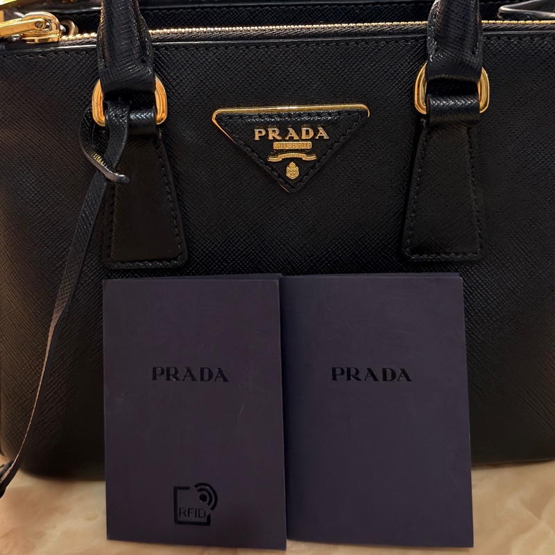 Prada Galleria nano 殺手包 （小號）黑金防刮牛皮-21
