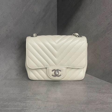 CHANEL MINI SQUARE 17CM FLAG BAG