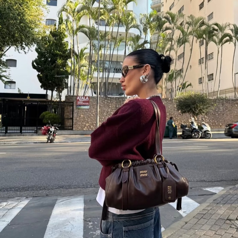 MIUMIU 暗紅色金扣 Joie手提斜背機車包29*21*11 全新閒置配件盒子塵袋-0