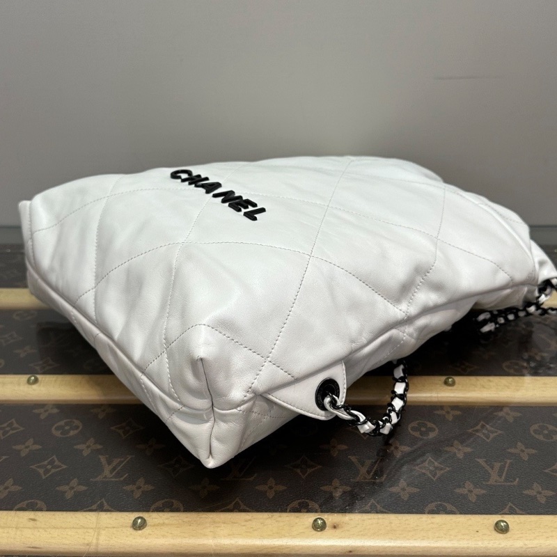 CHANEL白色22bag後背包29*34*8 98新配件塵袋-3