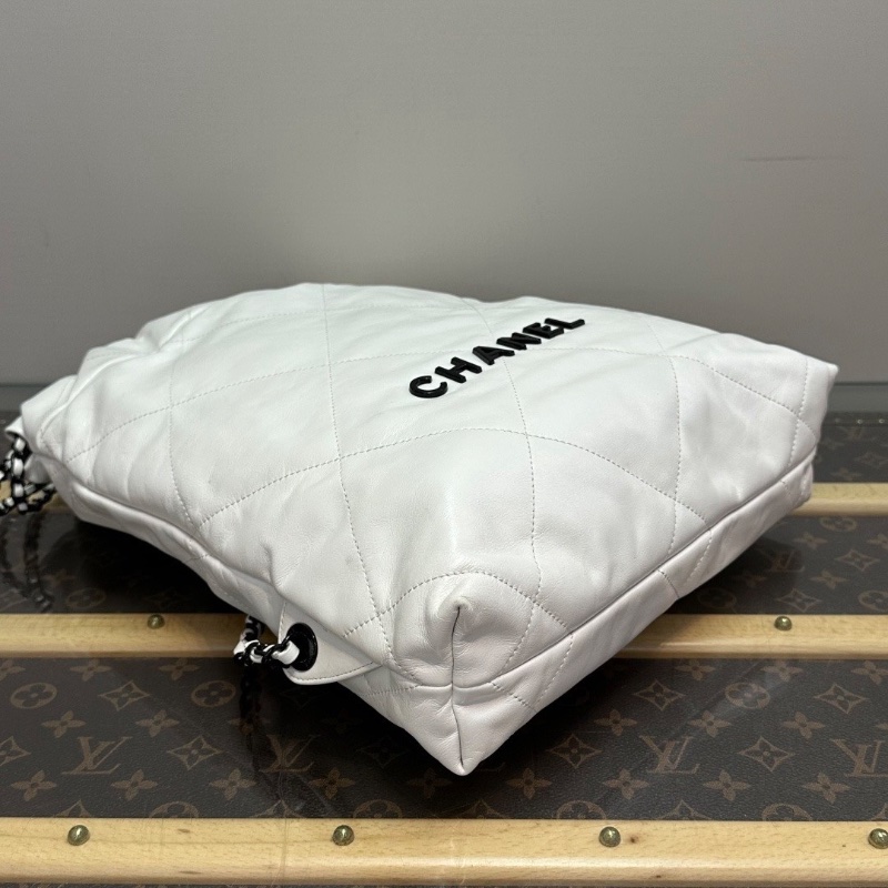 CHANEL白色22bag後背包29*34*8 98新配件塵袋-5