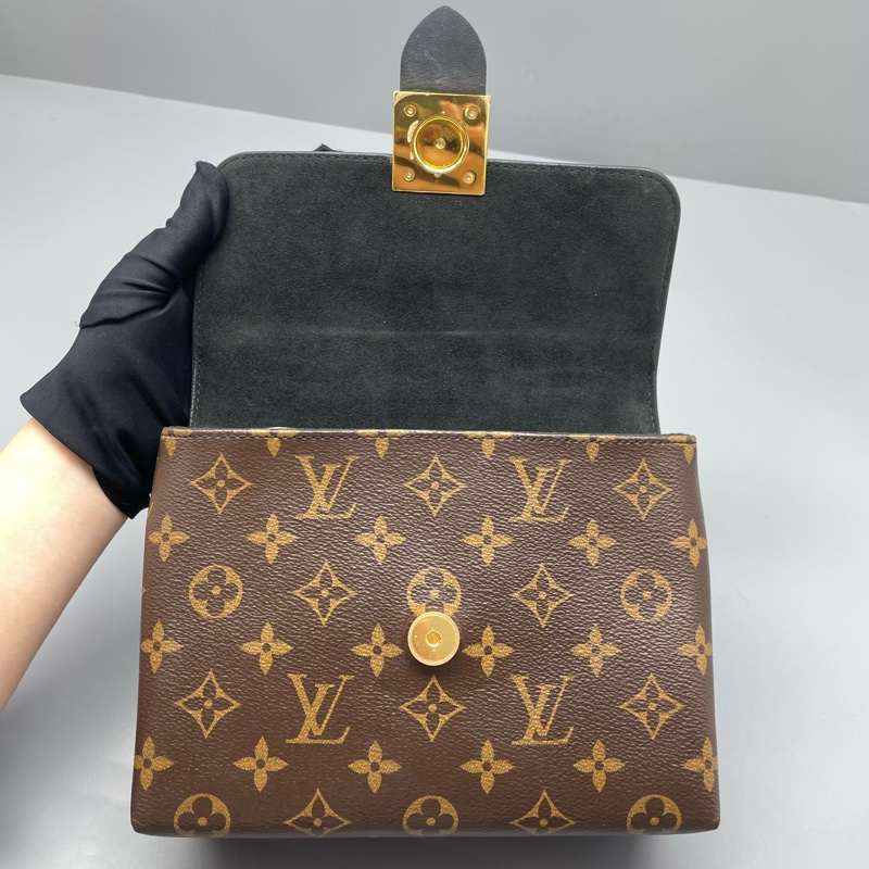 97新LV路易威登locky bb鎖頭包黑色芯片/21*16*7cm/-6