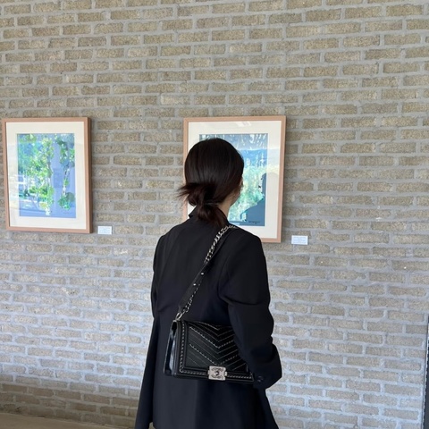 CHANEL限量款黑金leboy小號V紋釘珠手提肩背斜背鏈條包 20*13*6 98新配件塵袋 保卡