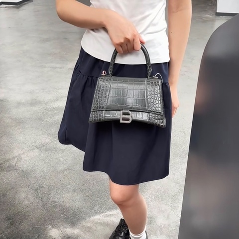 BALENCIAGA銀色XS    鰐魚壓紋手提斜背沙漏包19*12*8 98新配件塵袋