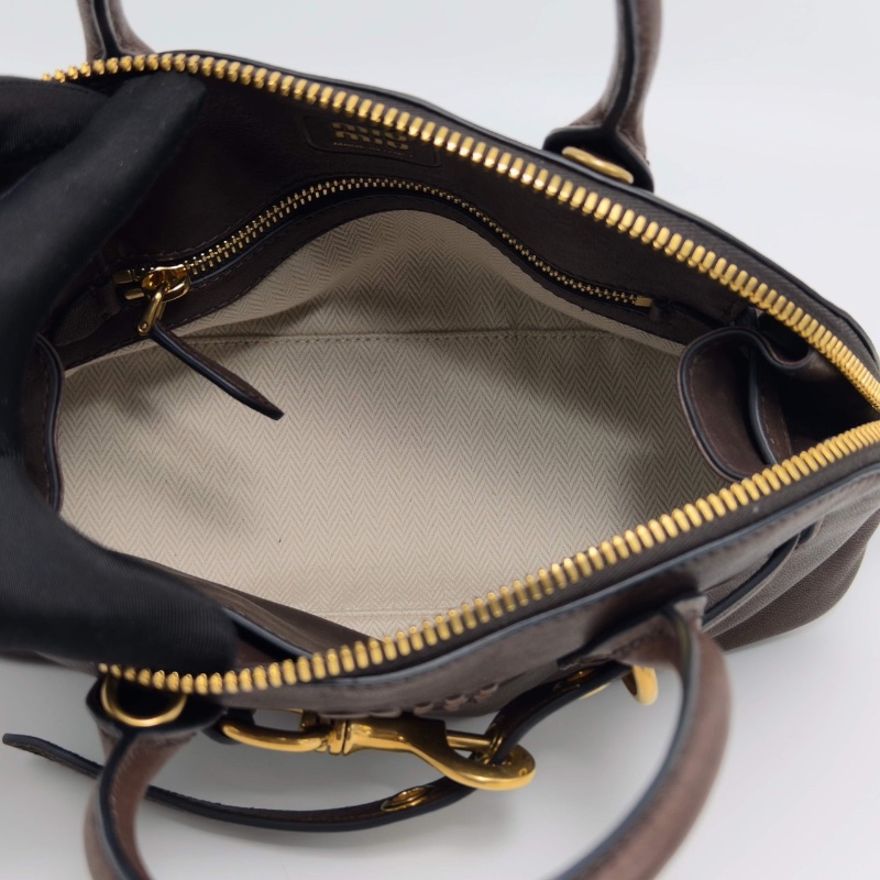 MIUMIUAventureNappa石楠木色金扣皮革手提貝殼包 27*16*10 全新閒置配件塵袋-2