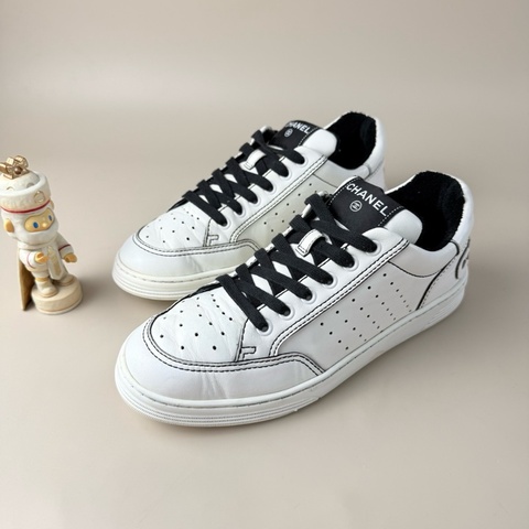 CHANEL/香奈兒 黑白字母系帶休閒鞋 39碼