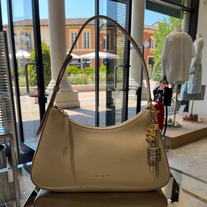 🎊新年特賣🧧Givenchy Lucky Lock 幸運鎖皮革小型肩背包 米色-1