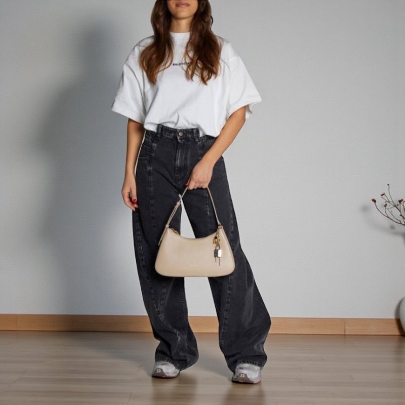 🎊新年特賣🧧Givenchy Lucky Lock 幸運鎖皮革小型肩背包 米色-2