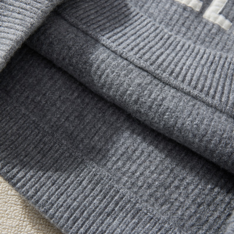 ❤️CELINE 灰色Logo款短連帽毛衣-8